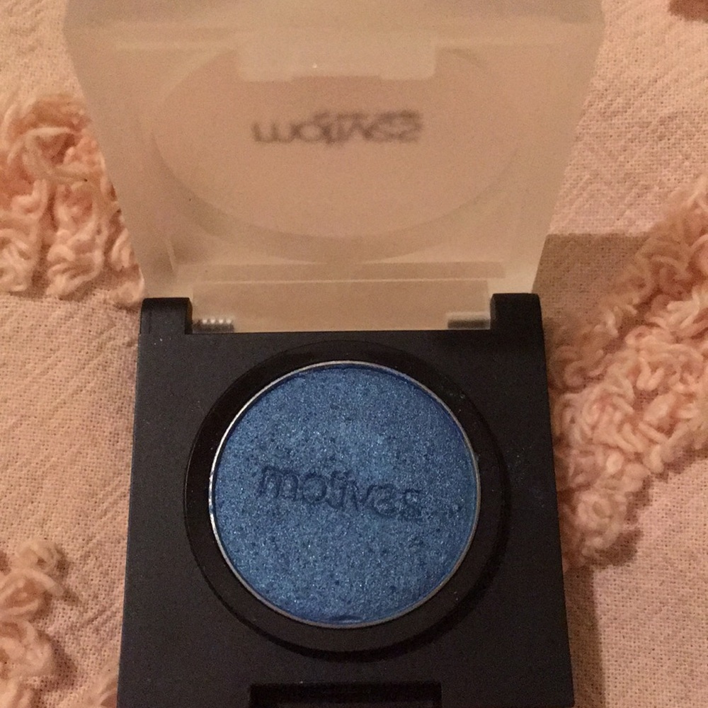 Motives Cosmetics - Picture 4 of 8